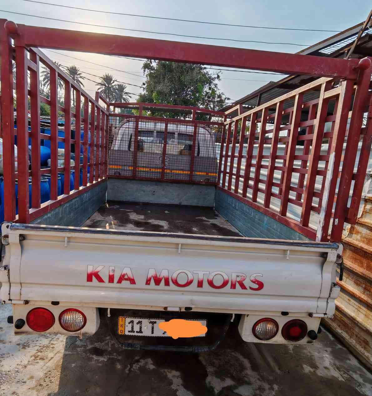 كيا محرك ٢٧٠٠
مديل ٢٠١٨ رقم بغداد انكليزي باسمي 
المحرك والكير بحالة جيدة
الشاصي نظيف 
تبريد و تدفئه شغال
بيه طخات بسيطة بالكشر
مصفره هيئة وغرامات 
تحويل مباشر
مكاني الدورة 
السعر ١٢٦ بيه مجال بسيط 
الاتصال ع الرقم 
***********
