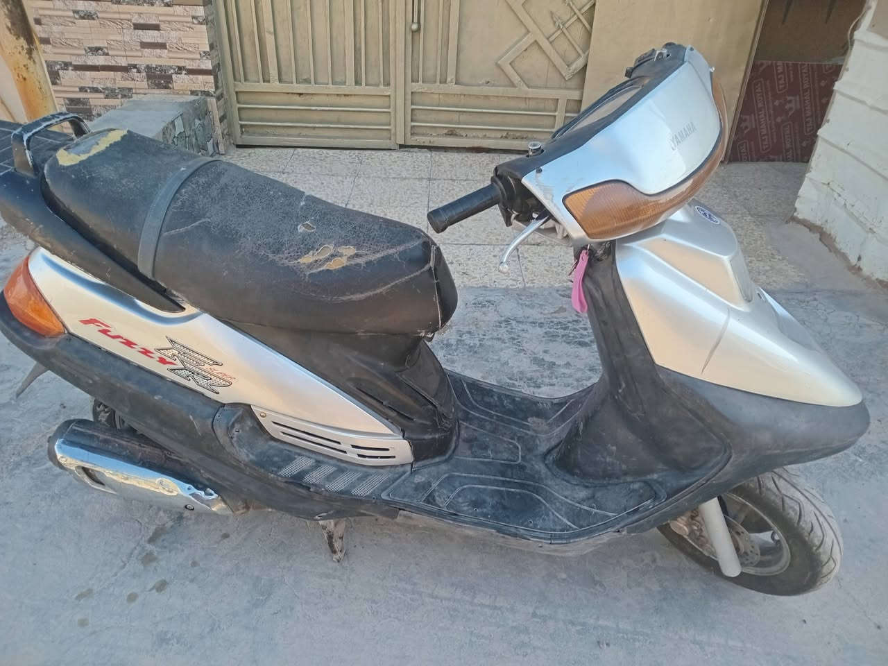 دراجه فضائي المحرك بلادي كهربايات كلها شغاله سلف وهندر شغال السعر ٣٠٠ الف وبيها مجال العنوان الامين الثانيه *********** يم تقاطع الزهور
