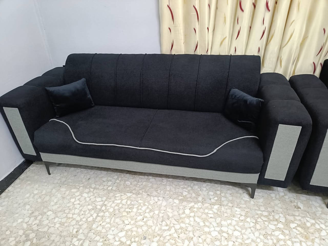 سلام عليكم تخم تركي8مقاعد تفصال ابلوك اسود خاولي قماشه جديد ما مستعمل سبوعين عنوان بغداد ***********
