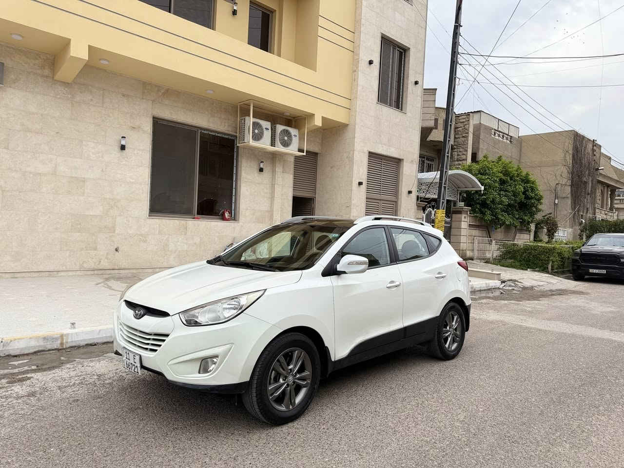 السلام عليكم
للبيع هونداي توسان 2013 رقم بغداد باسمي تحويل ثاني يوم خليجي ماشيه 6000 الاف km حقيقي شرط فحص ونايلون شركه بعده بيها كما موضح بالصور بعدها بوضع شركه جانت مخزونه 

دهن شركه بعده بيها كير مكينه صدر مكفولات السياره بيها صبغ شويه بالبنيد اثر شي بسيطه كما موضح بالصوره مئشر بالون الأخضر  مواصفات بانوراما اشاير بالمري تحكمات بالاستيرن سويج عدد 2 سبير شركه وكتلوكات شركه تخم تاير جديد 

 للاستفسار *********** علي السعر 147 وبيها مجال
