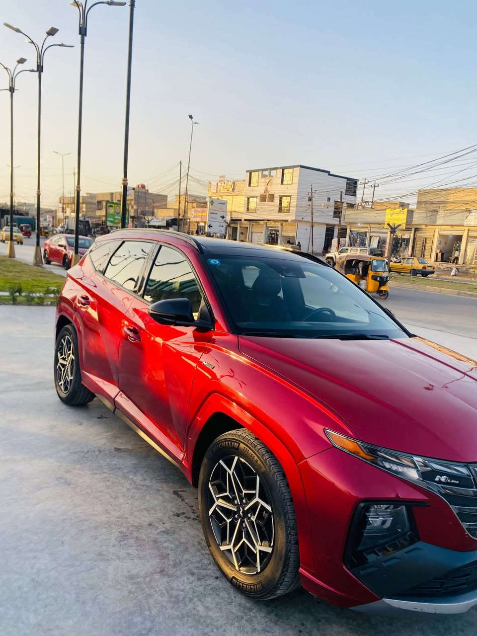 سلام عليكم توسان للبيع فول مواصفات لمتد موديل 23 
بصمة 
شاشه كبيرة 
تشغيل عن بعد 
كشنات كهرباء 
جنطة كهرباء 
رادار امامي خلفي 
اشاير بل مري 
لد نهاري ليلي ..اشارة ترحيب عند الاقتراب 
ويل كب 19
تحكم ستيرن +قيادة ذاتية 
كشنات تدفئه
ملاحضة (السيارة ضربتهة باب سائق مبدل باب جاملخ مصبوغة صفحتين البجم ولصندوك مكبوس ما بيهة ايرباكات سيارة ما ماشية‏‪(***********
