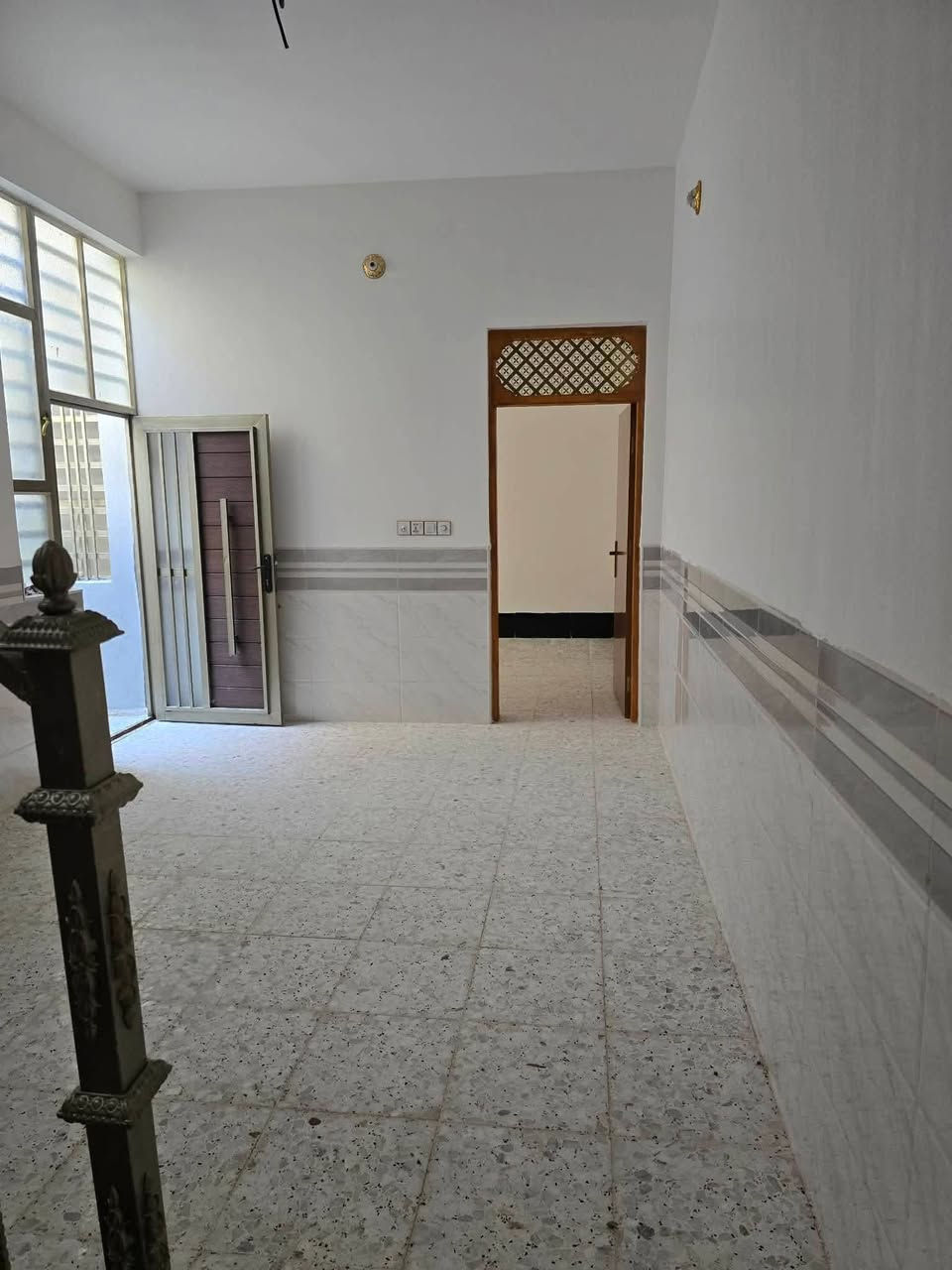 بيت 100 متر شارع ١٥ طابق واحد حي النداء بداية منطقة ٥٩
يتكون من غرفة وصاله واستقبال ومطبخ وصحيات
صب كونكريت اساس وسقف طابوق نهروان بناء حديث

مفتوح على شارع ٣٠ وقرب جامع أمناء الرحمن
#السعر ٨٥ وبي مجال
***********
