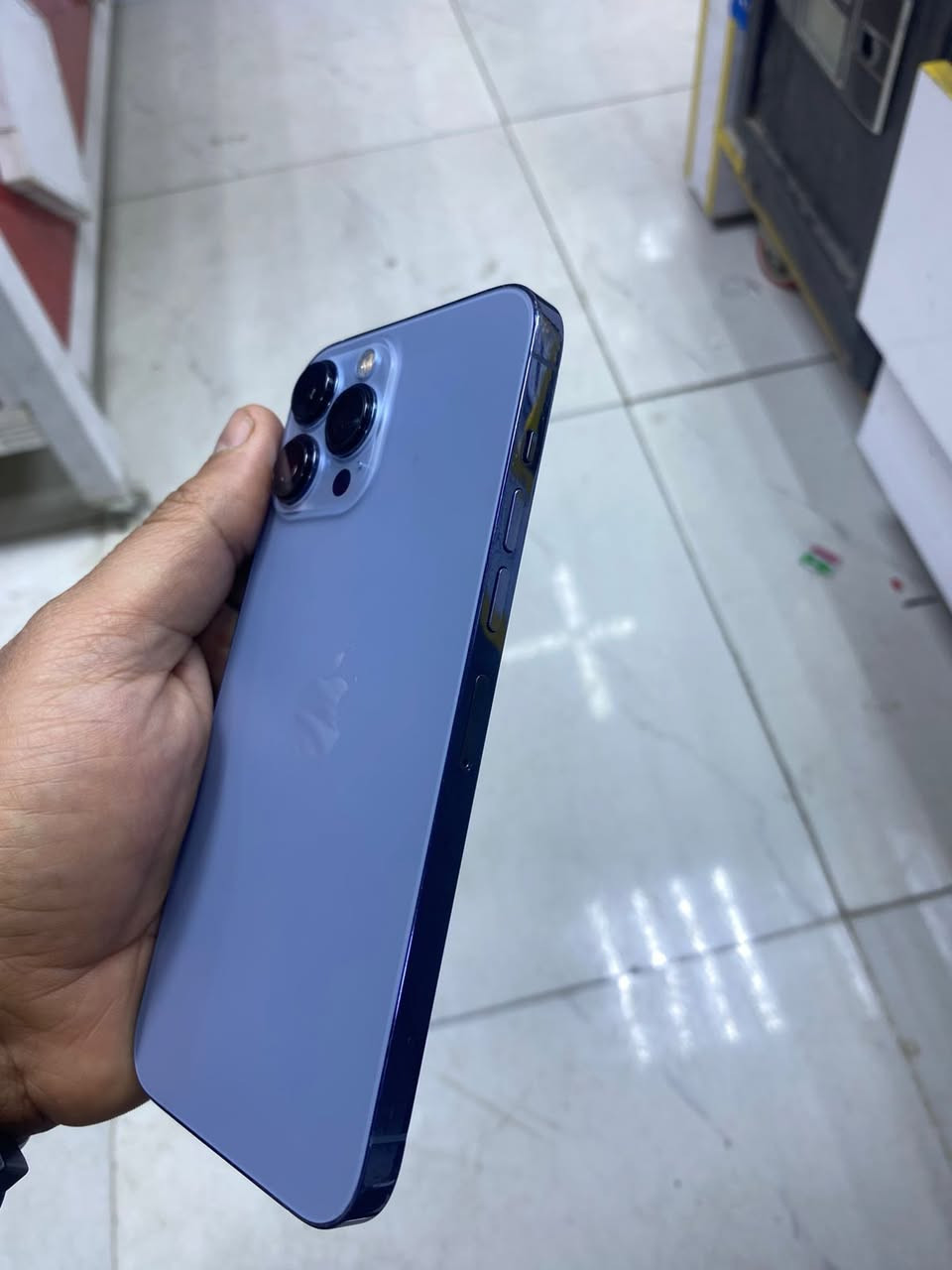 13برو ماكس شرق اوسط البطاريه 100 الذاكره 256  مستبدل شاشه وبطاريه افضل نوعيه فيس ايدي شغال السعر 475 وبي مجال بسيط رقمي ***********
