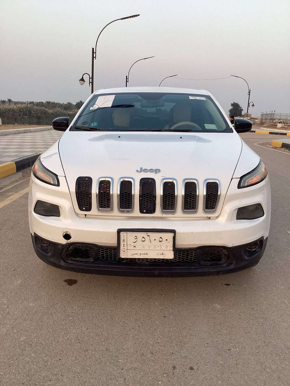 السلام عليكم
جيب شيروكي بزون 2014 وارد أمريكي
السعر المطلوب 122 وبيها مجال لشراي 
باقي التفاصيل داخل الفيديو 
العنوان ذي قار قلعة سكر للتواصل  
***********
***********
