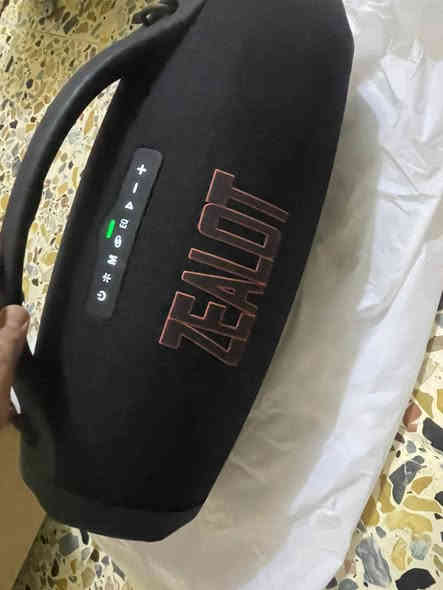 ستيريو سبيكر كبر حجم مواصفات عالية 
1-ضد الماء 
2-إضاءة RGB 
3-صوت نقي 
4-اتصال سريع 
5-بلوتوث 5.3
6-مداخل متعددة 
7-شحن يدوم طويلاً 
للاستفسار *********** واتساب
