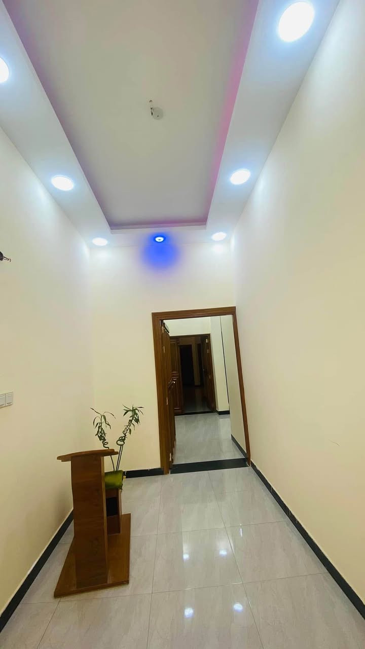 منزل للبيع مساحة ٣٢٠طابو ملك صرف 
سنة البناء ٢٠٢٣ 
بناء طابوق البيت 

القرنة /الشرش/ شلهه الموحي قرب البانزين خانه 
مدارس ع الشارع مستوصف صحي ع الشارع 
منطقة هادئة 

طابقين مساحة البناء ٢٠٠م  

الطابق الاول يحتوي على غرفتين ٥*٤ والغرفة الثانية ٥*٤
دوانية ٨*٤
مطبخ ٧ونص *٤
صالة ٨*٤ 
موزع +كليدور 
مجمع كامل صحيات  
مجمع خارجي صحيات

الطابق الثاني يحتوي على ٤ غرف 
الغرفة الاولة ٧*٤
الثانية ٥*٤
الثالثة٥*٤
الرابعة ٥*٤
صالة ٩ونص مفتوحة 
مجمع صحي 

السطح ايزوكام درجة اولة  

(السعر 235وقابل للتفاوض)

رقمي للتواصل 
*********** القرنة, البصرة
