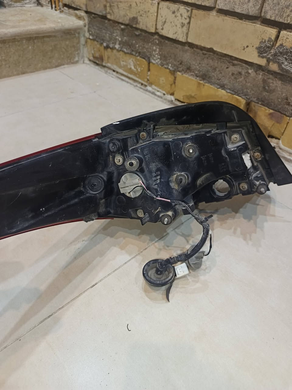 السلام عليكم بكلايت النترا مضلع جهة الايمن مكسور شوي قيم واخذه مكاني بصره حي الزهراء قرب مستشفى النفط للأتصال ***********
