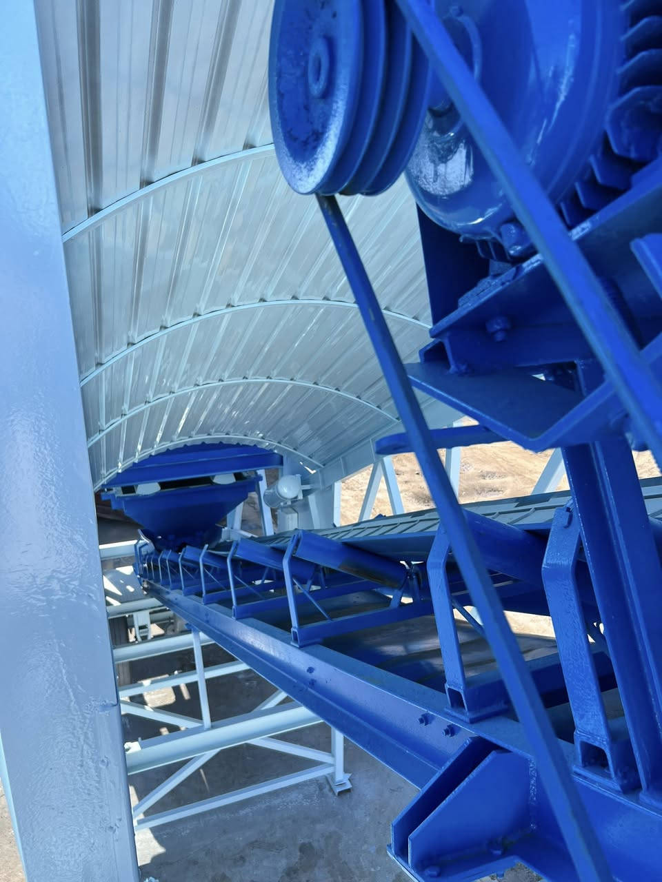 معمل كونكريت بروماكس موبايل 100 متر ناشف وياها سايلو واحد 100 طن و برينه واحد 10 انج معمل كامل و جاهز موديل 2015
مكان كركوك شركة سامان 
***********
