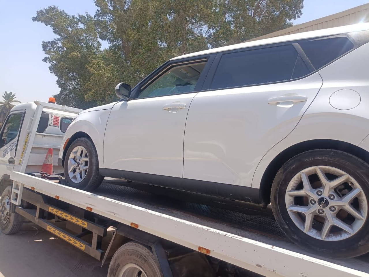 ## 🚗 **للبيع: كيا صول (Kia Soul) موديل 2023 - بحالة الزيرو!** 🚗
* **الموديل:** كيا صول (Kia Soul)

* **سنة الصنع:** 2023

* **وارد:** أمريكي (مواصفات ممتازة)

* **المحرك:** 2.0L اقتصادي جداً ونشيط

* **ناقل الحركة:** أوتوماتيك

* **اللون:** [أبيض ]

* **المسافة المقطوعة (الماشية):** [٥٥ ميل]

* **الحالة:** نظيفة جداً، 

* شاشة لمس حديثة مع دعم Apple CarPlay & Android Auto

* كاميرا خلفية بدقة عالية للمساعدة في الركن

* أنظمة أمان متكاملة (مانع انزلاق ABS، وسائد هوائية، مثبت سرعة)

* تكييف عالي الكفاءة (تبريد ممتاز)

* تصميم داخلي واسع ومريح للرحلات اليومية والعائلية

* عزل ممتاز للضوضاء واقتصادية جداً في استهلاك الوقود

* **المكان / بابل.. شارع ٦٠

* **للتواصل والاستفسار:** 📞 [ رقم موبايل ***********] أو عبر رقم الواتساب *********** *****
