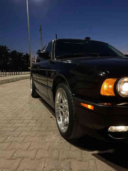 لبييع بي ام دبليو 525 رقم سلمانيه دولي
سياره سقف اسلايت و سياره حلوه و مرتب كلش
موديل ١٩٩٠ بشرط تحويل سعره ٤٨ و بي مجال بسيط
*********** مكان سياره ديالى خانقين
