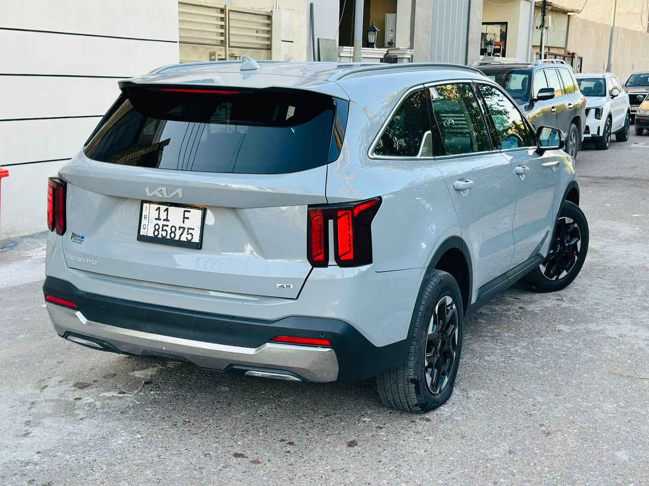 السلام عليكم كيا سورنتو 2024 ماشيه 8 الف بصمه جلد كرسي كهرباء تشغيل عن بعد شاحن واير ليس حادثهه فقط بنيد بدون دواخل صور الحادث بالمنشور فور ويل السعر 240 وبي مجال الشراي يتصل *********** مكاني بغداد
