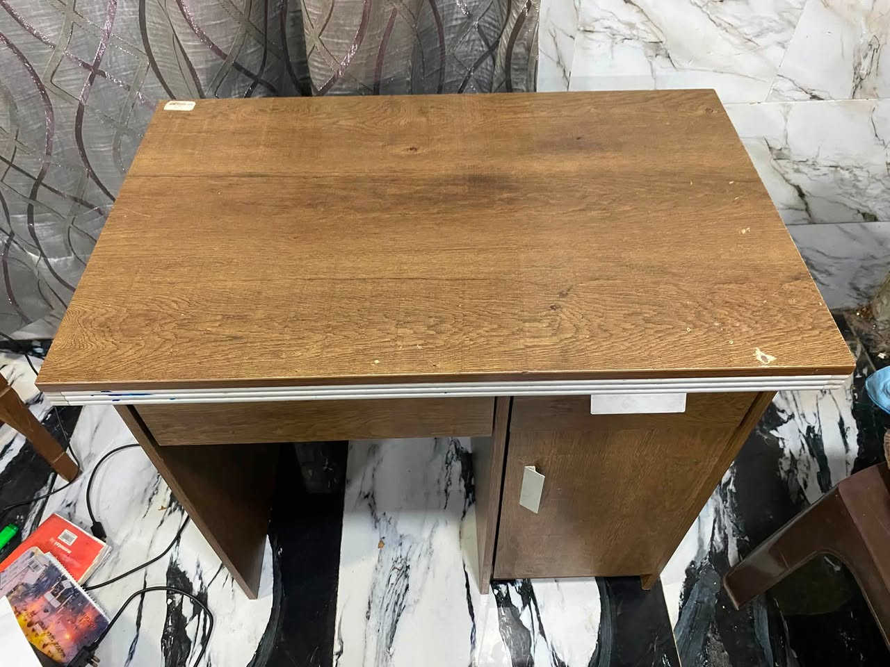 ميز دراسة للبيع
نضيف مكان موصل ايسر 
سعر 50 الف ومجال جيتك ***********
