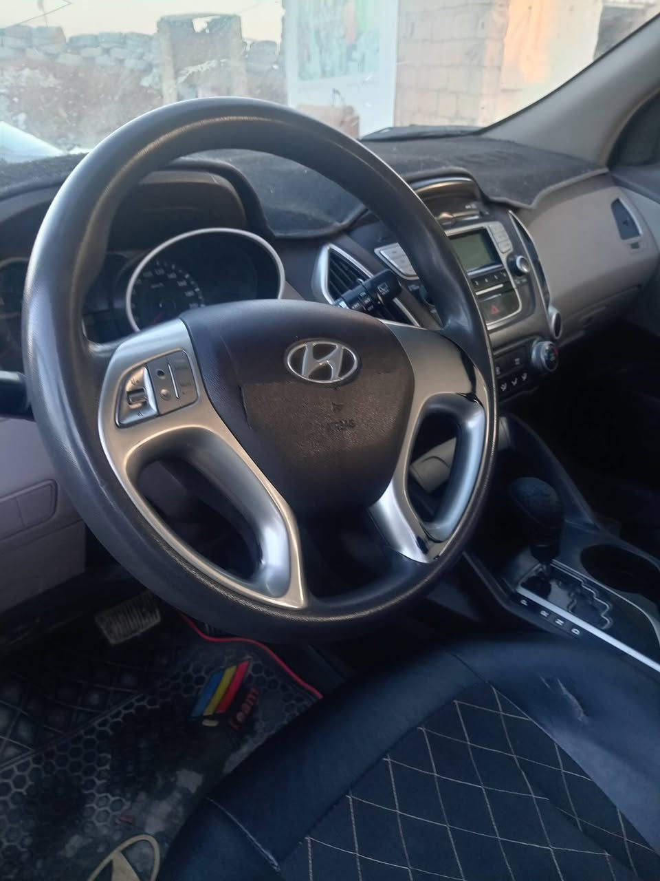 توسان خليجي
موديل ١٢

سنوية لل ٢٧

اي نقص ماكو السياره لا صبغ وضربه

السعر ع هذا الرقم ***********
