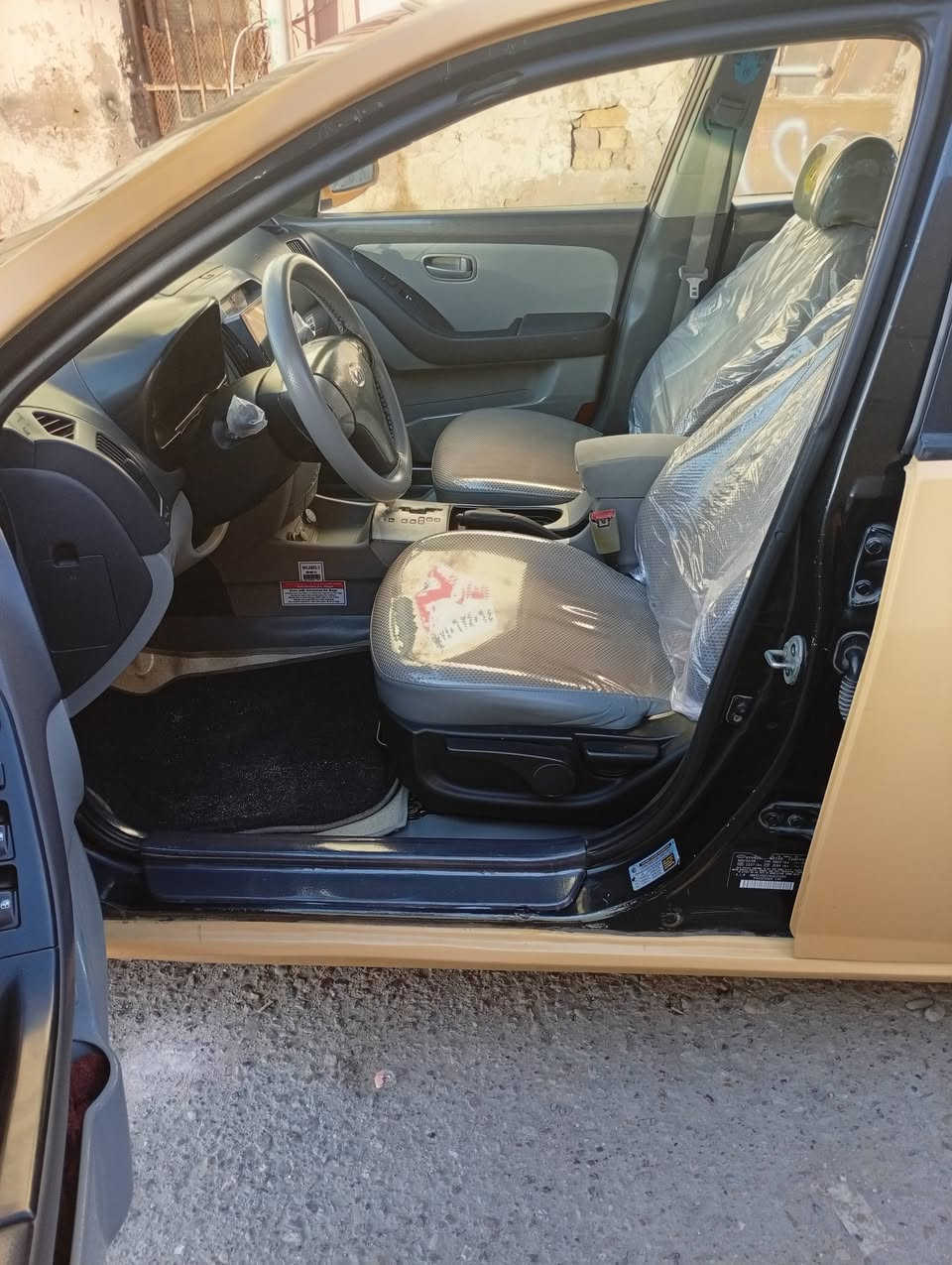 سلام عليكم النترا للبيع موديل 2009كلين چاملغ امامي بدون دواخل سياره جديد معنه الكلمه اسعر العنوان بغداد رقم ***********
