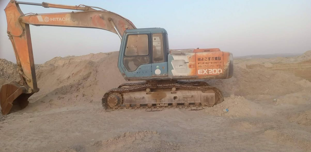 اسلام عليكم حفاره للبيع ثري حجم 200 جاهزه للشقل نظيفه ورقم الماني 
هاتف ***********
