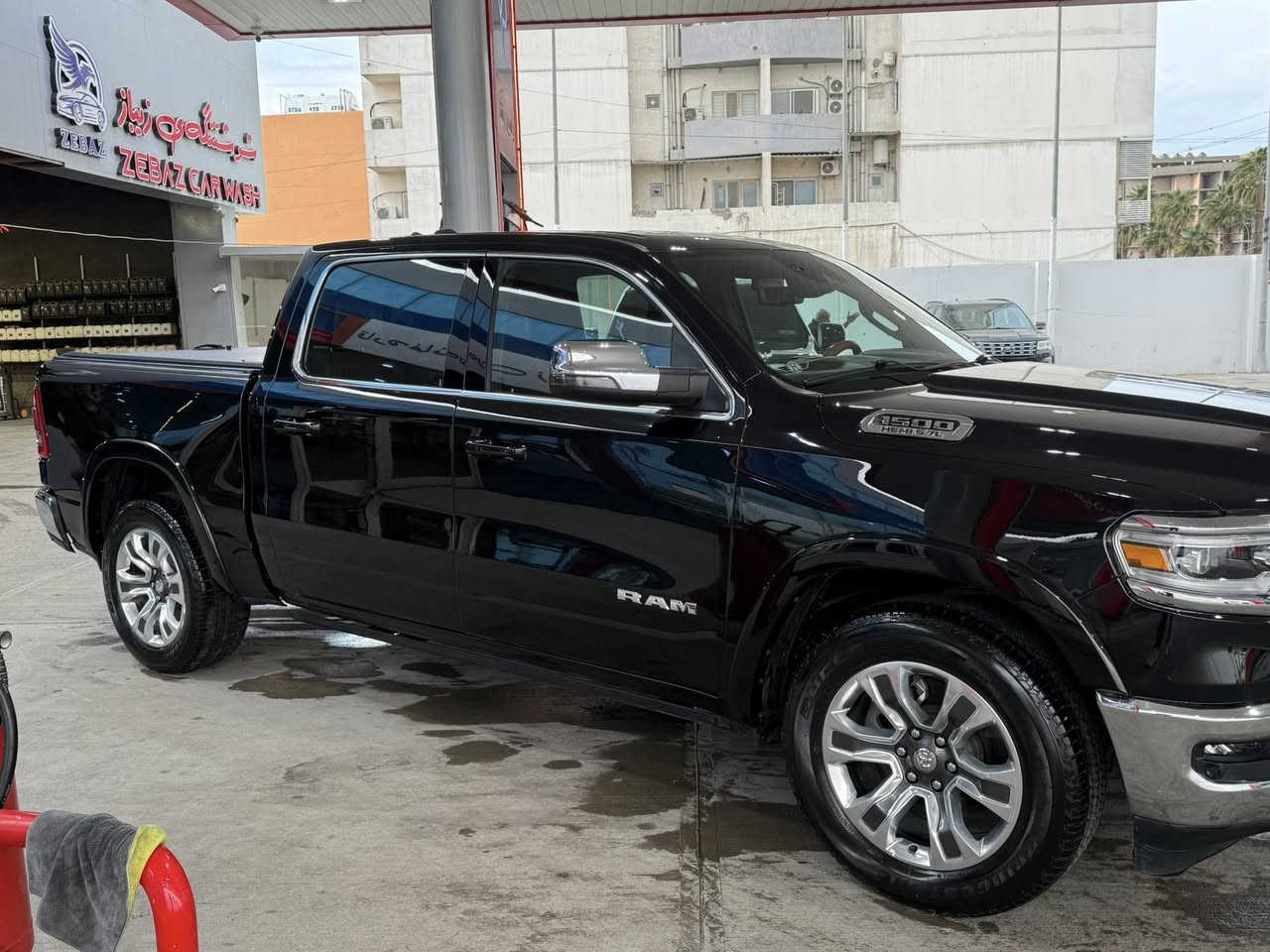 RAM 1500 LONG HORN
رام 1500 “ لونك هورن .

الموديل : 2023 . (خليجي) . 
العداد :  59  الف ميل  
المحرك : V8 5.7L . 

المواصفات :
* دفع رباعي 4x4. 
* رادار امامي مع مانع تصادم. 
* نقطة عمياء. 
* تحذير الخروج عن المسار.
* 4 كاميرات (360) درجة. 
* لوحة القیادة دیجیتال.
* شاشة عرض لوحة القيادة على الزجاج الأمامي. 
* لمسات داخليه من الخشب.
* استطفاف ذكي (اوتوپارك).
* دوسات جانبية كهربائية.
* المصابيح الأمامية زنون.
* كشافات الضباب زنون. 
* المصابيح الأمامية LED.
* المصابيح الخلفية LED. 
* دخول ذكي (بصمة). 
* تشغيل عن بعد.
* مقاعد من الجلد الفاخر. 
* المقاعد كهربائية مع ميموري.
* المقاعد الأمامية تبريد وتدفئة. 
* المقاعد الخلفية تبريد وتدفئة. 
* شاشة كبيرة 12 أنچ.
* نظام ملاحة نفكيشن GPS.
* حساسات امامية وخلفية.
* سقف بانوراما.
* مانع تصادم خلفي. 
* مكيف خلفي.
* ويل كروم قياس 20 انج.
* نظام اطفاء وتشغيل اوتماتيكي.
* مرايا كهربائية جانبية من الكروم قابلة للطي كهربائيا.
* شاحن موبايل لاسلكي (واير ليس).
* الشباك الخلفي كهربائي. 
* المرايا الجانبية تدفئة. 
* باب الصندوق كهربائي.
* امكانية تعديل ارتفاع دواسات البنزين والبريك.
* هاند بريك كهربائي.
* المرايا الوسطية كاميرا. 
* حساسات امامية. 
* حساسات خلفية. 
* مرايا مع خاصية التعتيم الذاتي. 
* مساحات تخزين إضافية تحت المقاعد. 
رادار امامي خلفي جانبي •
نقط عمياء • 
شاشة عرض لوحة القيادة على الزجاج الأمامي
لمسات داخليه من الخشب
مقاعد من الجلد الفاخر

موقع السيارة بغداد الدورة 

 للأستفسار  الاتصال على هذه الرقم
***********
