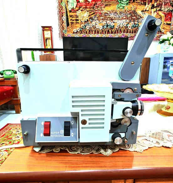 عارضة سينما ايطالية 8 ملم  الصنع نظافة 95% السعر 65 الف مع التوصيل  للاستفسار الاتصال على الواتساب *********** العنوان بغداد المشتل
