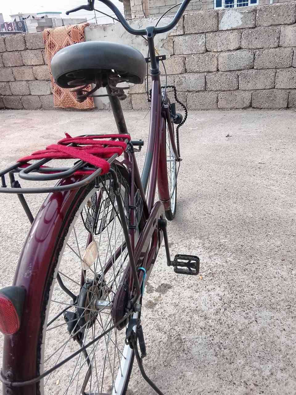 سلام عليكم بايسكل للبيع نضافه فول ما تصرف علي دينار مكان موصل جانب اليسر رشيديه سعر 85وبي مجال ***********
