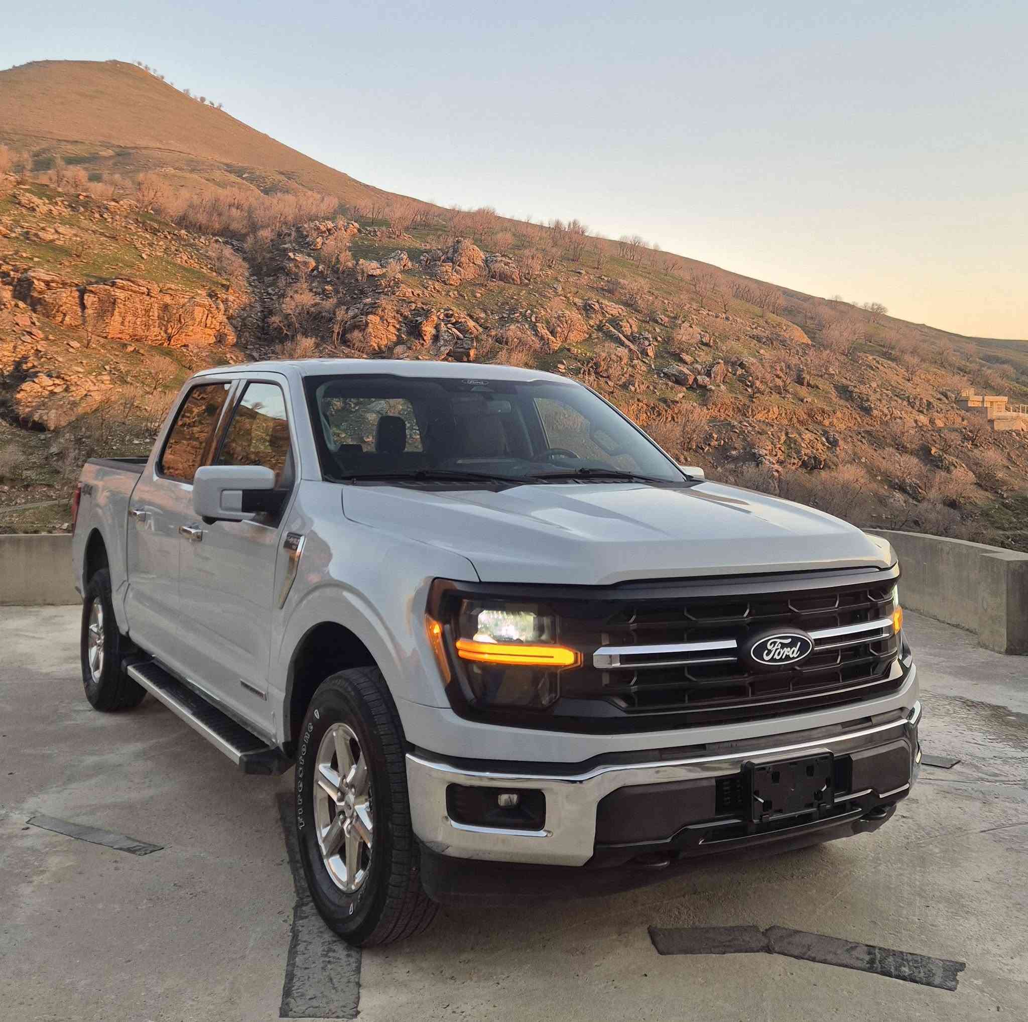 بسم اللە الرحمن الرحیم
فورد F 150 مودیل 2024 
مواصفات XLT 4×4 Hybird 3.5 twin turbo🚀
شاشە جبیر ، عداد الکترونی، فور ویل ، رادار ۳٦۰ ، کامیرا ۳٦۰ ، تبید قطعتین ، كشن كهرباء ، لایت زینون ، دوسه ، بلاجكتور ، فوول تكحمات ستیرن....
محرك ٦ سلندر 3.5 هایبرد 430 حصان 
سیارە بدون صبغ بدون تبدیل بدون ارباك
باقی علی بلادی بالعافیه علی یاخذها
بها مكانات معدل علی PDR و شویە بها تکحیل ، تصلیح درجه اولی ، بجم كبس
رقم شاصی و سونار داخل منشور
سیاره رقم كاتی تترقم شمالی
*********** viber watsapp
