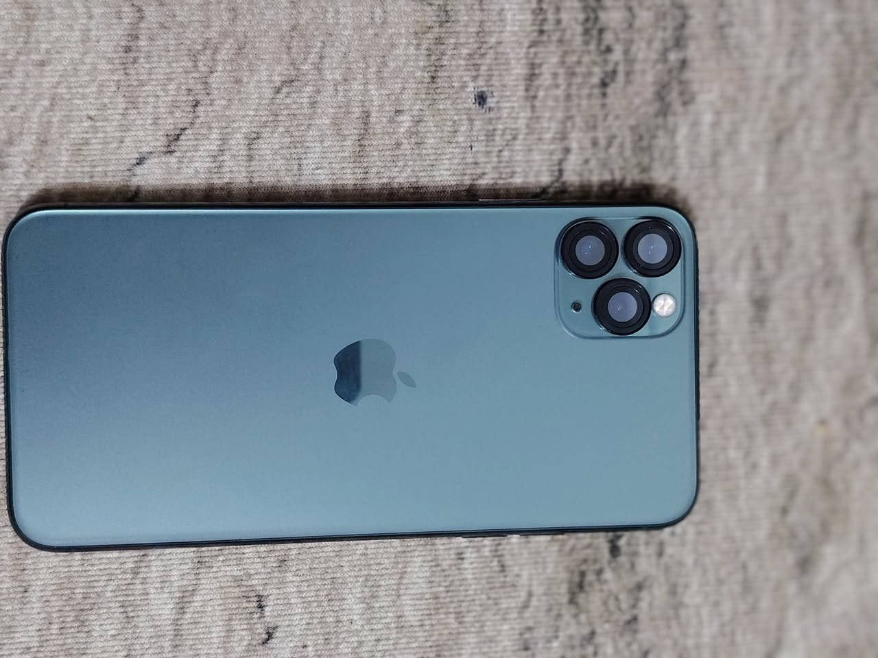 ايفون11برو ماكس شرق اوسط جهاز نضيف شخط مابي مكفول من كلشي وتر مامفتوح بطاريته82 مامعلايه وياه كارتون وكيبل شحن نضافته99 بل ميه السعر400 وبي مجال رقم موبايل ***********
