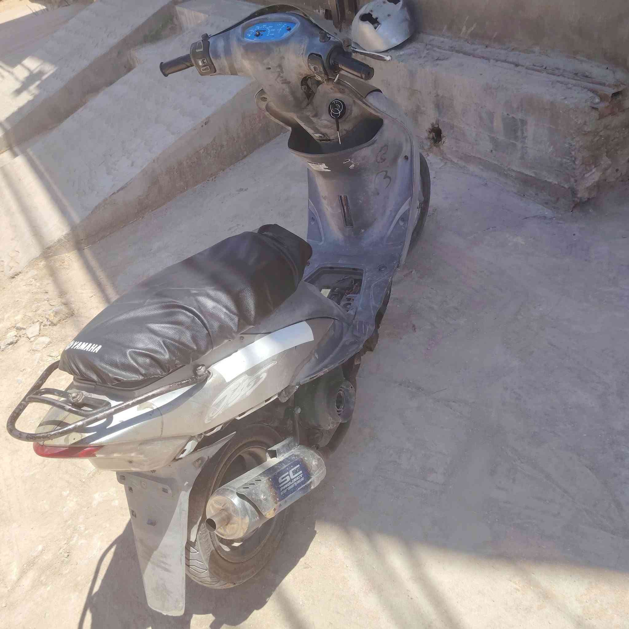 السلام عليكم دراجه ماكس منغولي لبيع او مروس  ناقصهن سلف و ترايش وقبق مل باتريك وقبق مل مكينه الدراجه مفتوحه بوشه 49 الكبريتار تجاري الدراجه بيه دخانه خفيفه الدراجه  شوفت عينك السعر 350 بيه مجال ابو 275 لا تتصل ولا تعب روحك المكان حله مركز الرقم *********** متواجد بس على الرقم

