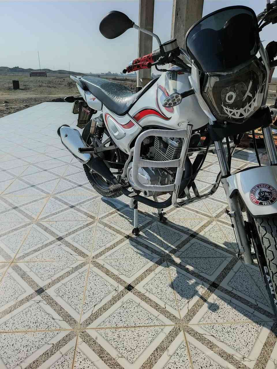 السلام عليكم دراجه للبيع موديل 2023 أوراق كامله الدراجه برقي مامفتوح بيها كله بلادي على وضع الشركه
السعر 1350 موجود خاص واذا تريد خابر ***********
