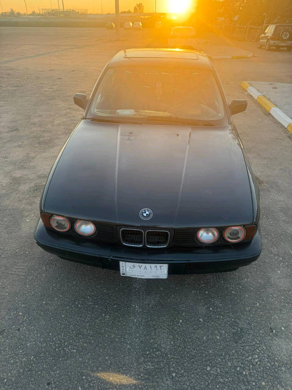 السلام عليكم
BMW 525 i / 1991
- السيارة مصبوغة عام بدون حادث
- كير اوتو
- ريمونت تقفيل وتصعيد جام
-  ويل خلية
- غرفة جلد اسـود
- للتواصل واتس / ***********
- السعر / 52 ورقة وبيها مجال حق الجية
حبيبي السيارة بأي محافظة/منطقة موجودة هسه؟ وإذا تريد شنو وقت المعاينة المناسب؟: 
بغداد البياع 
الاستمارة والملكية شنو وضعهن؟ نقل مباشر لو بيها مراجعة، ومتى آخر فحص/سنوية؟: 
2029 نقل مباشر 
الكهربائيات كلها شغالة لو اكو شي يحتاج شغل مثل المكيف، الزجاج، السنتر، والعدادات؟: 
المكيف غير شغال 
إذا السعر قابل للتفاوض، تريد تبديل أو بس بيع نقد؟: 
اذا متوفر مراوس ماكو مشكله سيارة BUD او كيا فورتي 