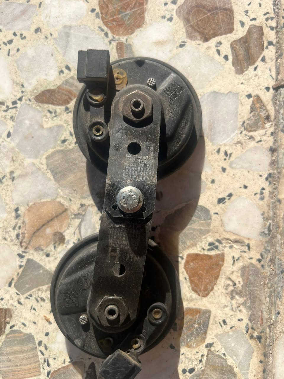 متوفر هورن سيدان اسود ٢ زوج
حمرة ١زوج
البصرة
***********
السوده ١٢٥ قفل
الحمره مقسم مره وحده ١٤٠
شرط الشقل
