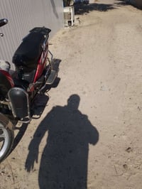 دراجه هارلي شجن موديل 2024 دراجه كامله نقصها فقط باتري واحد يهبط البقي...