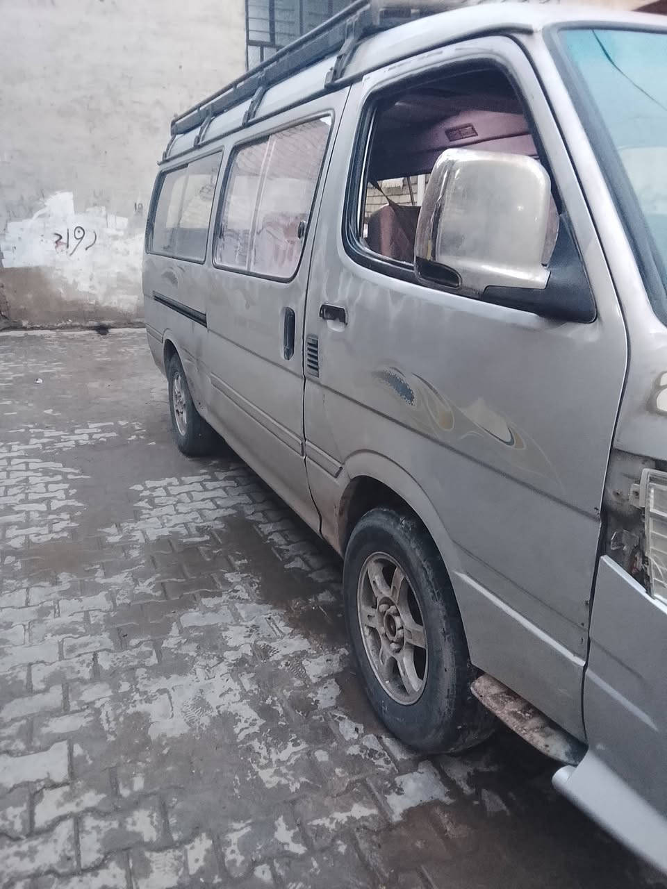 السلام عليكم سيارة فتون للبيع موديل 14 سيارة كاملة ما نقصه شي تخم داير جديد محرك كير اكسل مكفول سيارة نضيفه راعيه موجود السعر 50 وبيه مجال ***********
