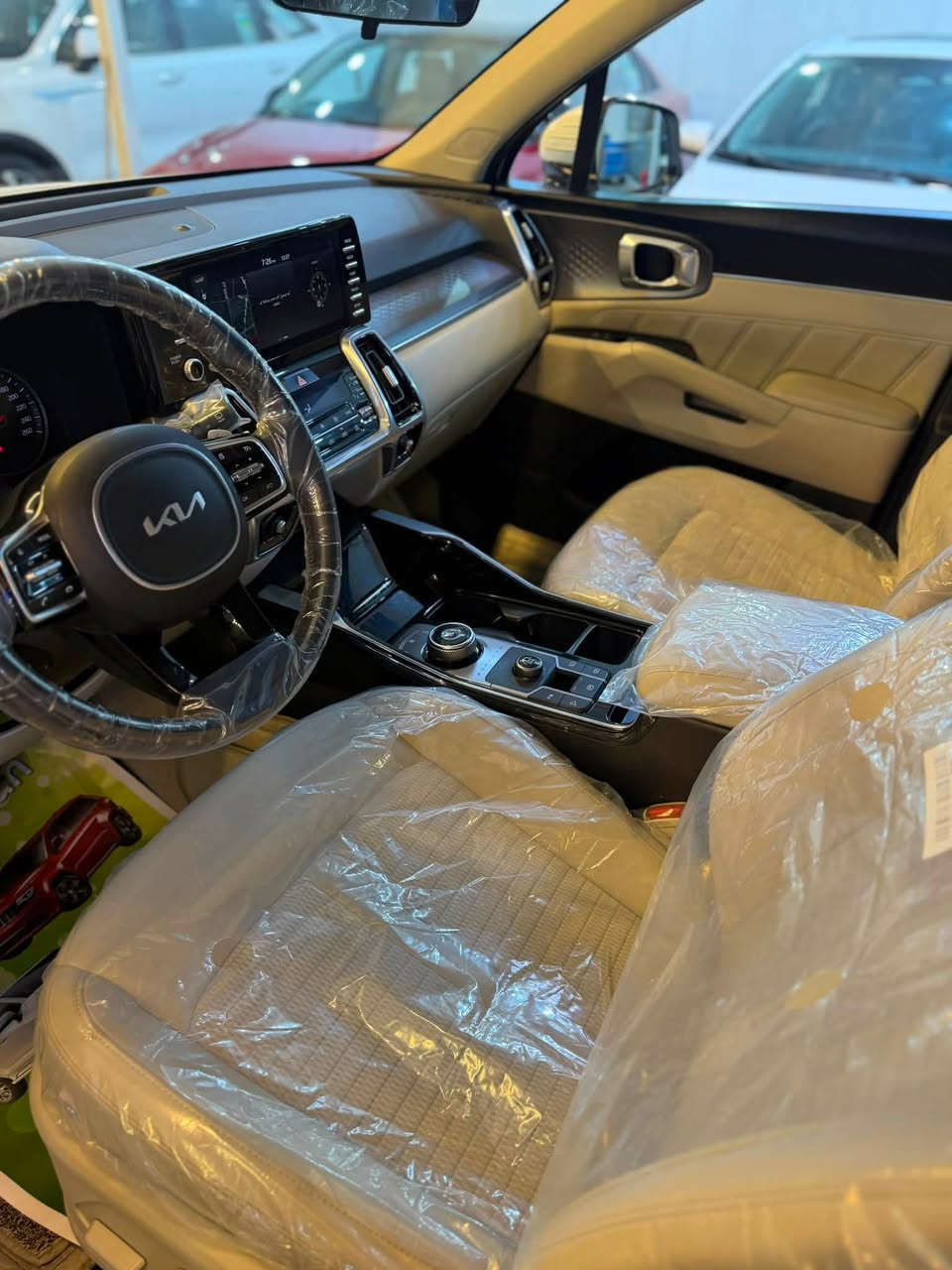 سورنتو 2023 خليجي
6 سلندر 3500
بنوراما كراسي كهرباء
ماشيه ٣٥
كفاله عامة 
مكان السياره بغداد
السعر ٢٦٠$ وبيهة مجال قليل للشراي
***********
