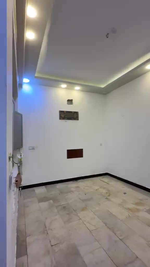 يوجد بيت للايجار ثلاث غرف نوم وصاله ومطبخ وخدمات بحي الإعلام قرب جامع عمر ايجاره 750 وبي مجال للاستفسار/ ***********
