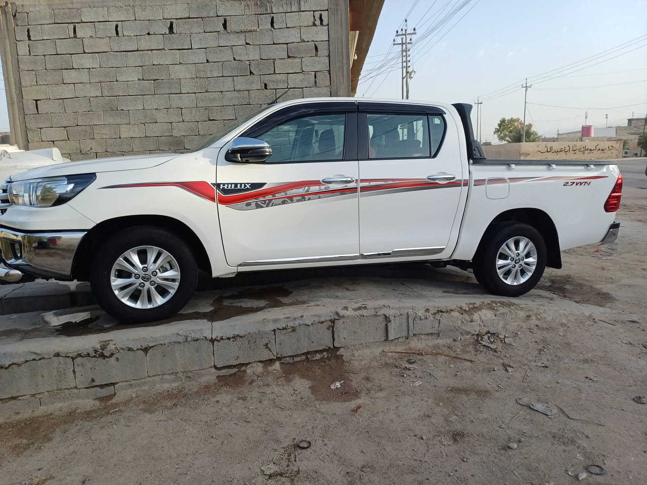 سلام عليكم البيع هيلوكس موديل 25رقم بصره ماشيه 24الف مكفوله بيها بعض الملاحظات البسيطه 
مكاني بصره سفوان رقم الهاتف  صاحبها ***********
