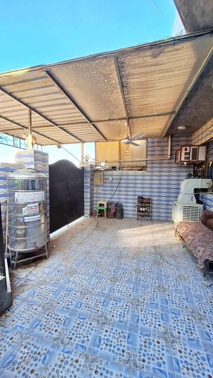 بيت مساحة 150 جبهه 10 نزال 15 بناء 2018 كامل المواصفات طابق واحد مشمول بالتمليك قرار 117 من ضمن التعداد السكاني ، مع الاثاث او بدونه ، مابين منطقة الاصلاح ومنطقة كميرة مجاور ماء مشروع الرصافة للأتصال *********** غير موجود علئ الفيس .
