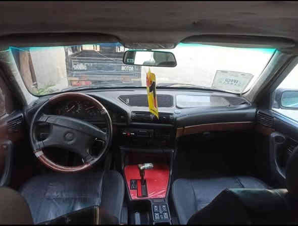 سەرەتا بەناوی خوای گەورە 
 ئەو بیئێمە بۆفرۆشتن 
مۆدێل 1995
مەکینە 25 بیڵاد ئۆتۆماتیک
تازە کامل کورەکراوە رەنگێکی زۆر تایبەتە
دەبڵ ئێرباگ دەبڵ چەکمەجە 
 چوارجام کارەبا ئاوێنە کارەبا  کارەبایات هەموگیانی ئیشدەکات
سەیارەکە علوجە 
ناوجڵدو ناو فۆڕمیکا ناوەوەی لەدەرەوە جوانترە
دینارێک مەسروفی نیە هەموگیانی لەسەر شەریکە ماوەتەوە 
داوای 35 گەڵاو مەعامەلەیەکی برایانەی لێدەکەم 
0770 208 5300   
 ڤایبەرو واتسئەپ بشدار
