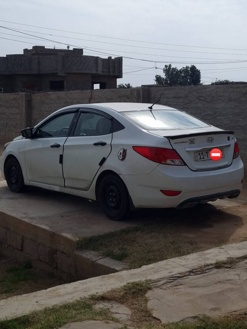 اكسنت 2016 خليجي ✅️ ( اني ثاني شخص صاعدها )
ماشية 270 الف 
السيارة فول 1/1 فتحة ونضام ايكو فول السيارة
بسمي احولك شوكت ميعجبك
ضررها الباب السايق مبدل وصار بي حادث والدوسة ا١ربت ورجعت وجاملغ اليمنة انضرب ضربة خفيفة كلش ورجع بارد 
والسيارة بيها رصعات خفيفة 
سعرها 100$
مكان السيدية
ررقمي اتصل وتدلل ***********
