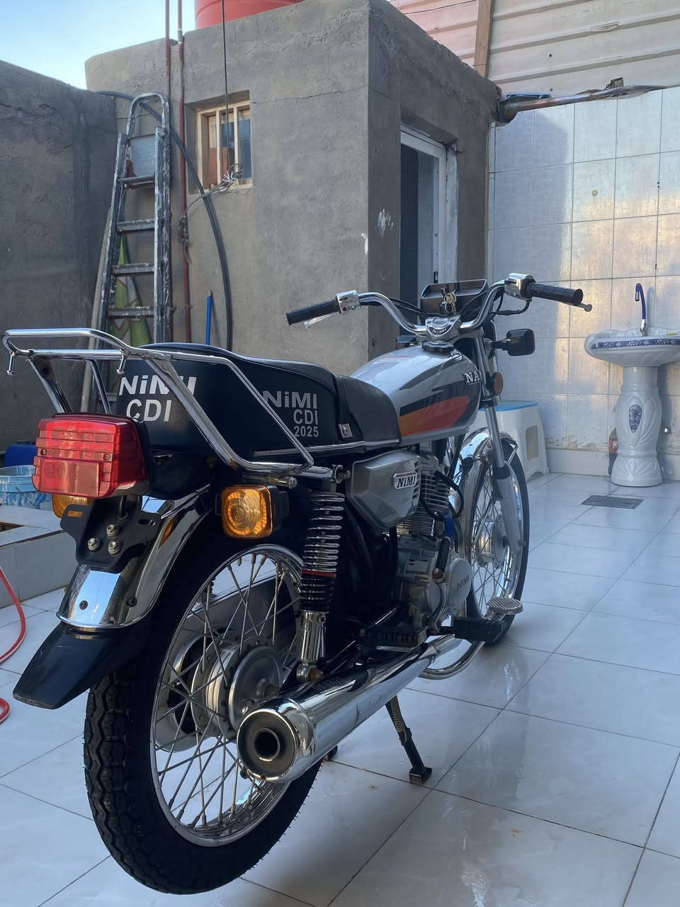 سلام عليكم 
دراجه نامه امتياز مديل ٢٥ اوراقها كامله و دراجه جاهزه من كلشي و دراجه احله من الصور بعد مكاني سماوه مركز سعر الدراجه 750 و بيه مجال حك الجيه  
رقم تلفون
 بي واتساب ***********
