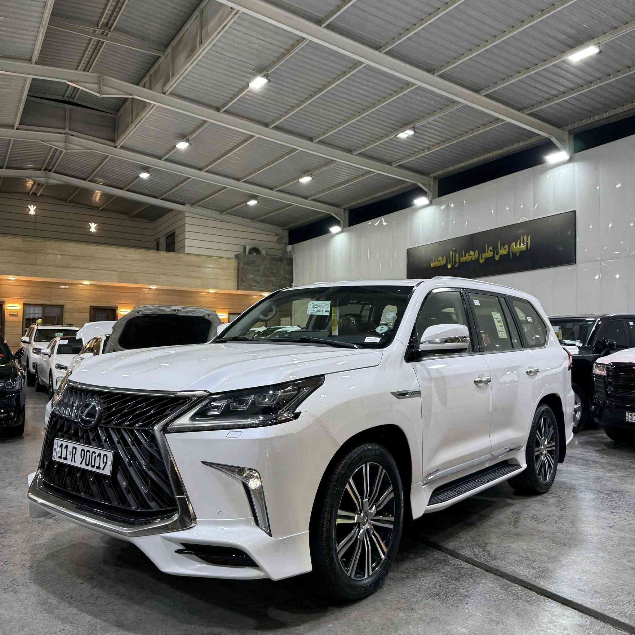 السلام عليكم
لكزز وكاله بريم 

موديل 2017

رقم بغداد 

ماشيه 130 الف حقيقي 

السياره كفاله لا صبغ ولا بارد 

مكان السياره بغداد معارض البياع 

السعر 

***********
