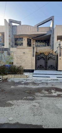 ٢٨٣م • ٣ طوابق • نقوش مغربي
