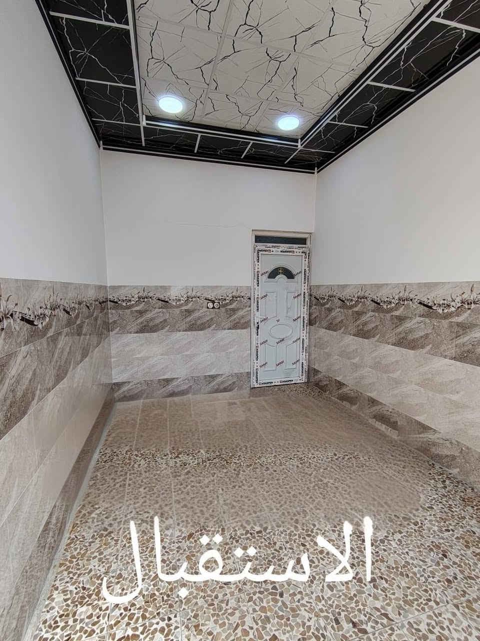 بيت للبيع في الموصل حي الانتصار
شارع 60  خلف أسواق تبارك جهة الميثاق
  سند طابو   (((  طابق ونص )))
مساحه 68 متر واقع حال 85 متر
غرفتين نوم وهولين ومطبخ واستقبال
*********** موصل, نينوى
