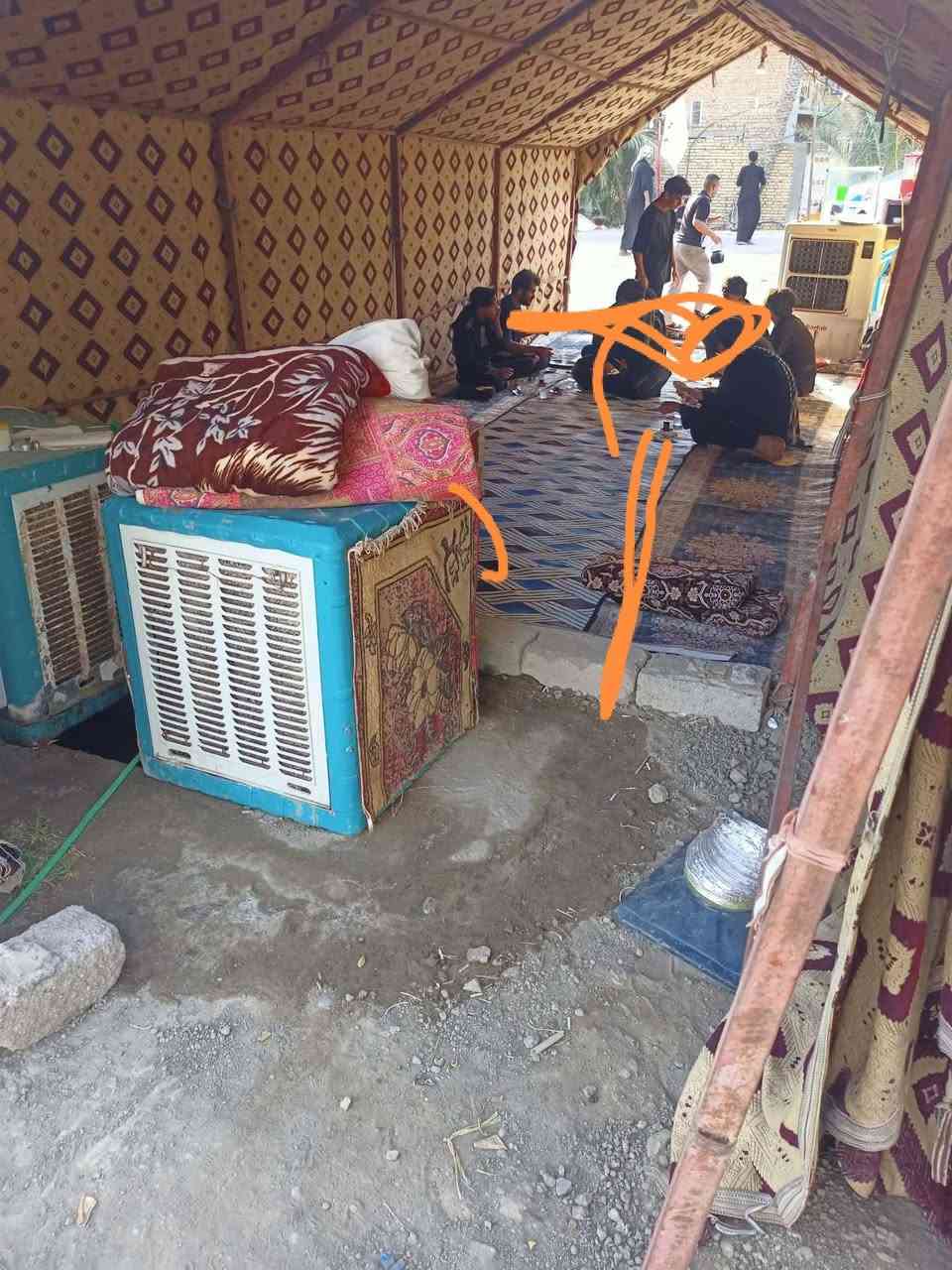 السلام عليكم اخوان چادر للبيع ست حدايد نظيف مال موكب سوق الشيوخ  مكلف بالنشر صاحب الچادر***********
