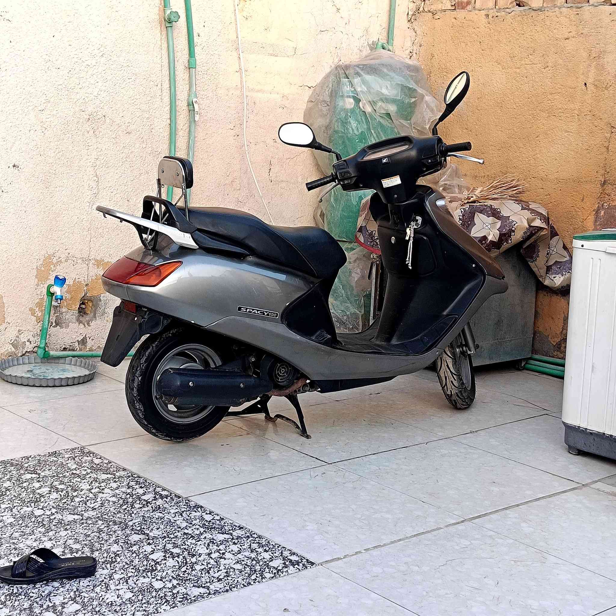سلام عليكم سبيسي للبيع دراجه حلوه ما مفتوحه وجديد بس بيعه كسر بل كفر الامامي سعر مليون وبيهة مجال بسيط اتصل عل رقم *********** مكاني كوت زويريجات
