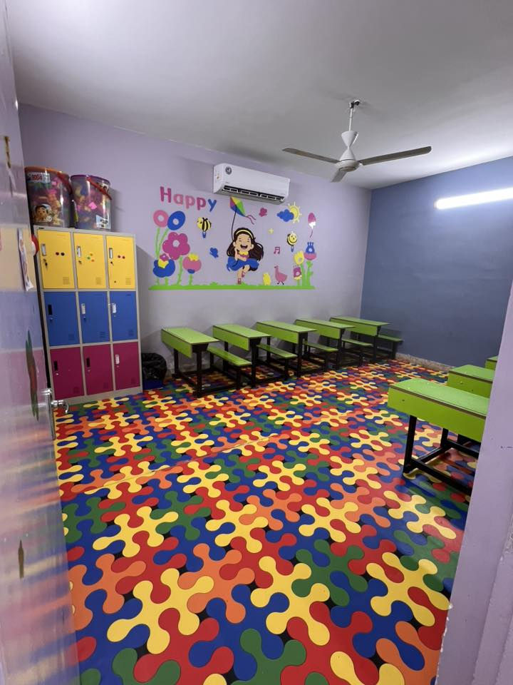 روضه جاهزه للبيع
المساحه 275

طلاب تقريبا 30 لان مفتوحه جديد. 

تحتوي روضه وحضانه وصف خاص 

موقعها بغداد الغدير خدمي الغدير عالشارع مقابل مركز شرطه بغداد الجديده // الكهرباء مشمولين بالخصخصه 

الاجازه قيد الانجاز// الروضه كامله من كلشي سستم صوت بكل الصفوف سبالت جديده  عدد 5 كاميرات بكل الصفوف والسطح والشارع مناقصها اي شي 

سبب البيع عدم التفرغ ***********
