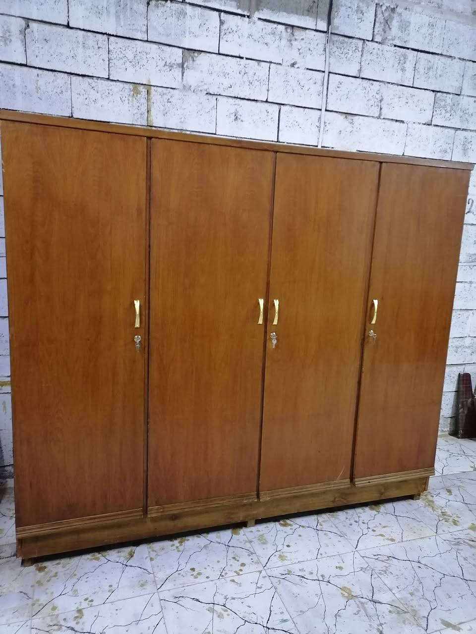 يتوفر كنتور صاج عراقي اربع بيبان نظيف سعرة 165 الف العنوان نهاية شركة الطارق قرب موقف كوسترات حي العسكري للإستفسار ***********
