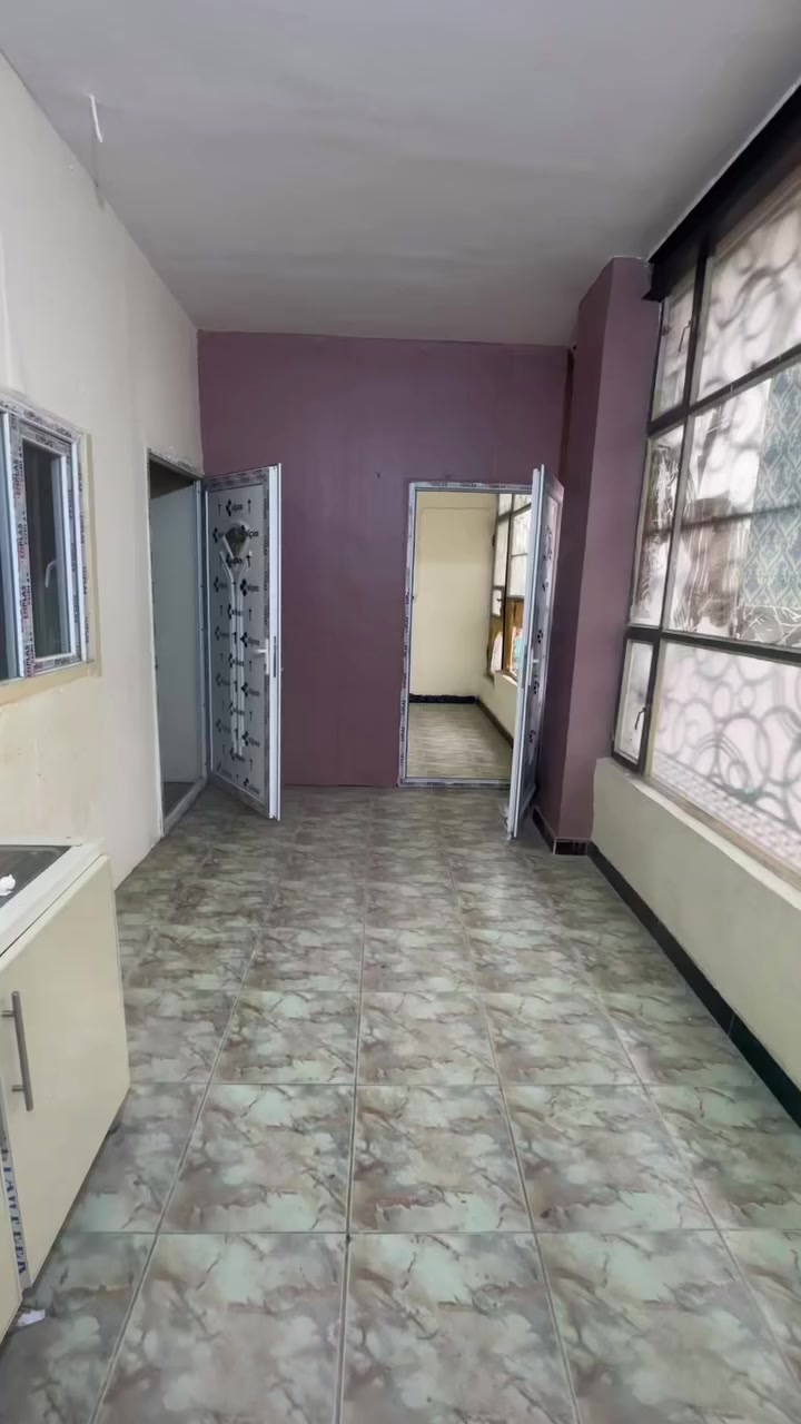 شقه للايجار في مهندسين سيف سعد تحتوي على غرفتين صاله مطبخ صحيات
على شارع المهندسين 
السعر 250
عائله صغيره 
للاستفسار 
‭***********
