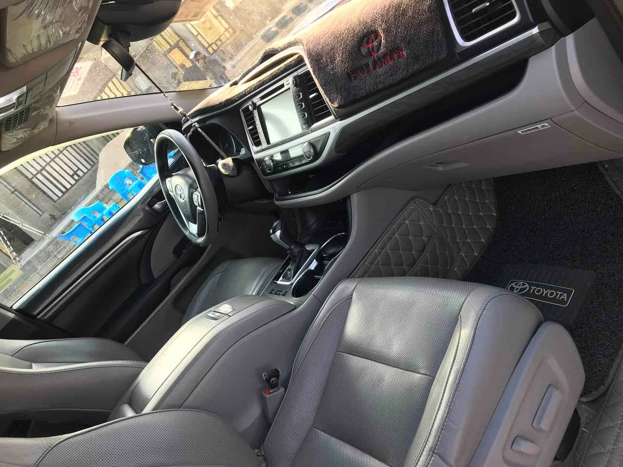 السلام عليكم ورحمة الله وبركاته

تيوتا هايلندر أعلى فئة بلاتينيوم2017 وأعلى مواصفات 🚘

✅ المواصفات:

* محرك 6 سلندر 3500 CC
* دفع رباعي (AWD)
* أعلى فئة بلاتينيوم
* رادار ومنظومة الأمان
* تنبيه النقطة العمياء
* مثبت سرعة ذكي
* بصمة تشغيل + بصمة أبواب (عدد 2)
* فتحة سقف
* داخلية جلد فاخرة
* مقاعد كهربائية
* تدفئة وتبريد للمقاعد الأمامية
* ذاكرة لمقعد السائق
* 7 ركاب
* شاشة + كاميرا خلفية
* تحكم كامل بالمقود
* باب خلفي كهربائي
* بردات أبواب
* دوسات أصلية
* كشافات ضباب
* حساسات أمامية وخلفية
* بصمة ترحيب

‼️ضررها بنيد مصبوغ بدون ايرباك وبدون دواخل وبدون شواصي البنيد نفسه مصبوغ بدون فتح خلاص

📍ماشيه 180 كيلوا وليس ميل.
📄 الرقم: بغداد بشرط مميز– تحويل ثاني يوم.

العنوآن _الانبار_الرمادي
هـ ***********
