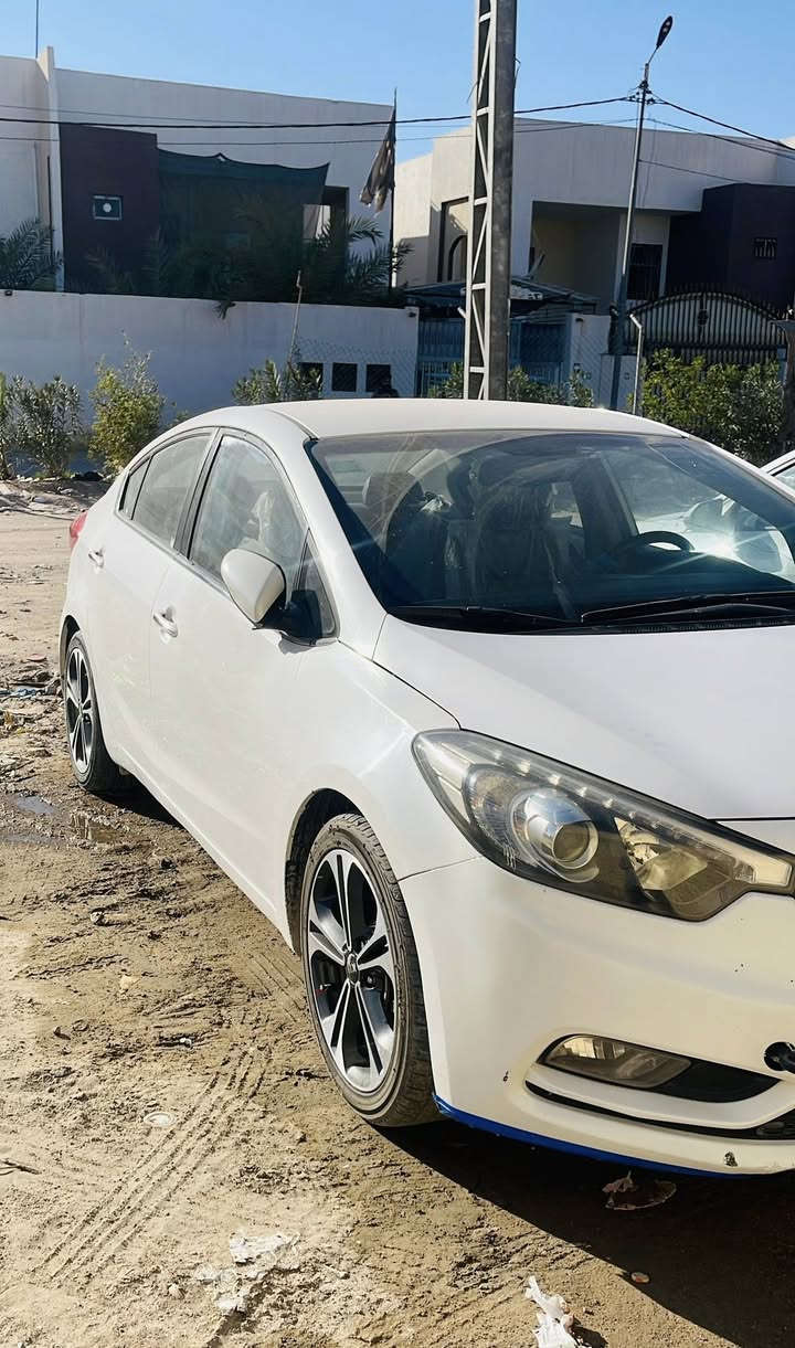 السعر 103$ قفل 
سيراتو 2013 وارد كوري محرك 1600
فول مواصفات عدى الفتحه ،،، صبغ 4 قطع بدون دواخل اثر دحجات ،،، سياره جاهزه كير محرك تبريد حداديه ،،، تحويل ثاني يوم ،،، مكانها نجف
0782 369 3426‬
