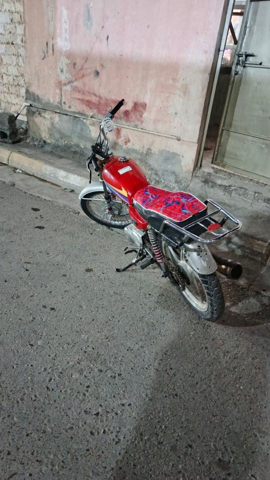 سلام عليكم أيراني ماعرف ياموديل
شغال نضيف كابريتر جديده بلك جديد  فول
بريكات فول
نضيفه وشغاله تانكي جديد 
كشن جديد  دراجه خير من الله نقصها بس عندو ب٣الاف 
سبب البيع مامتفرغ ومامحتاجها 
قفلها ١٧٥ بسعر بايسيكل مكاني فلوجه رقم ***********
