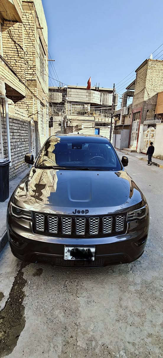 السلام عليكم جيب جراند شيروكي بلاك توب فور ويل موديل 2021 حادثه مرفق بالمنشور والسونار كذلك  جاملغ وبنيد بدون دواخل مواصفات رادار امامي وجانبي كشنات جلد تدفئة توقف ذاتي اتو  هولد  اتو بريك حساسات خلفية هوك خلفي مكينة 3600 كفاله هية والكير ماشية  77 باسمي رقم جديد وهزه جديده مكاني بغداد السعر 205وبيه مجال للشراي الاتصال ***********
