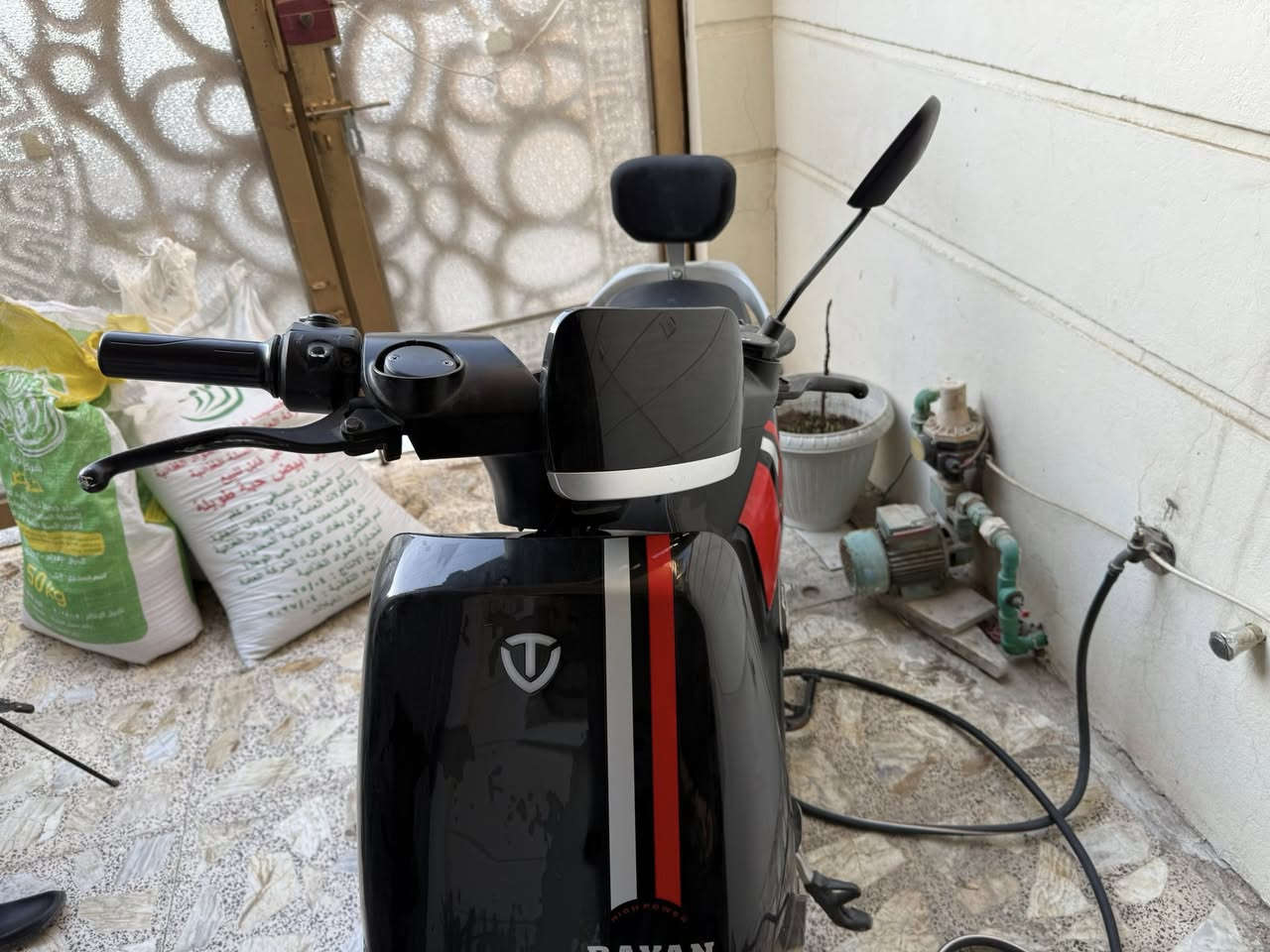 السلام عليكم
دراجة الريان مستعملة 
 عطلها هي فقط بطاريات هابطة 
والدراجة وبيها ضربات خفيفه 
سعرها 600 وبيها مجال 
***********
